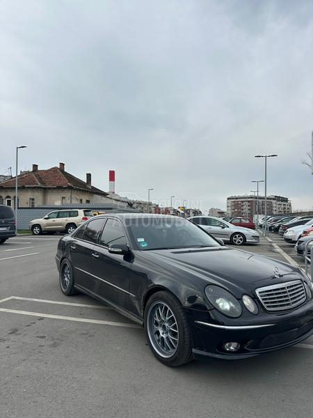 Mercedes Benz E 220 AMG