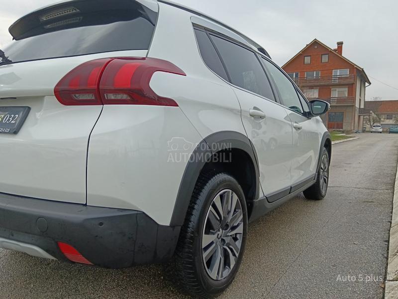 Peugeot 2008 1.2 ALLURE