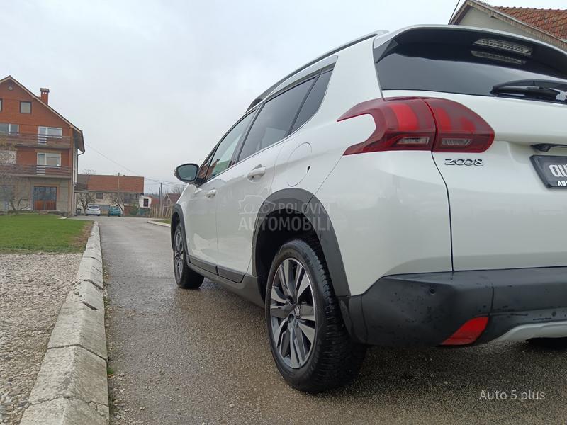 Peugeot 2008 1.2 ALLURE