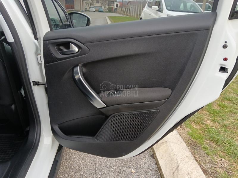 Peugeot 2008 1.2 ALLURE