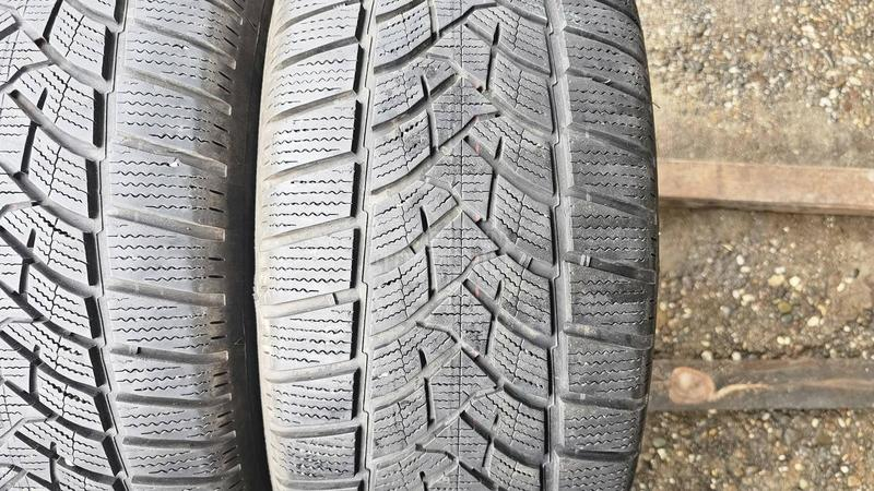 Dunlop 235/55 R17 Zimska