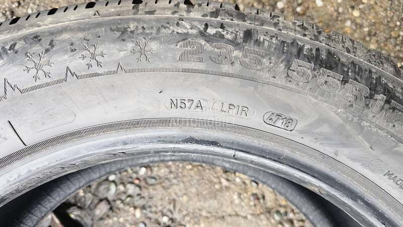 Dunlop 235/55 R17 Zimska