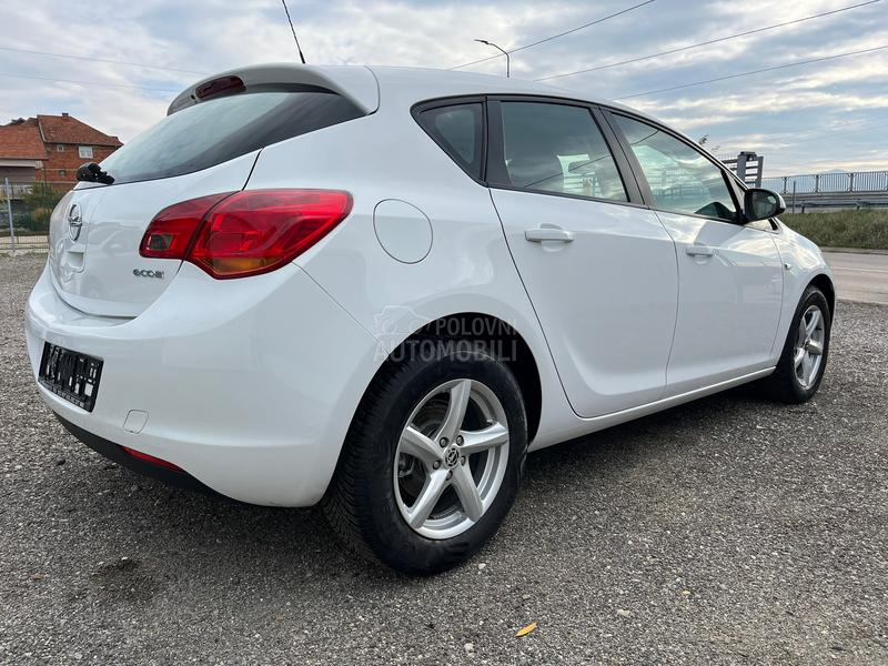 Opel Astra J 1.4 Ecotec