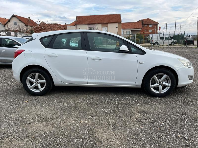 Opel Astra J 1.4 Ecotec