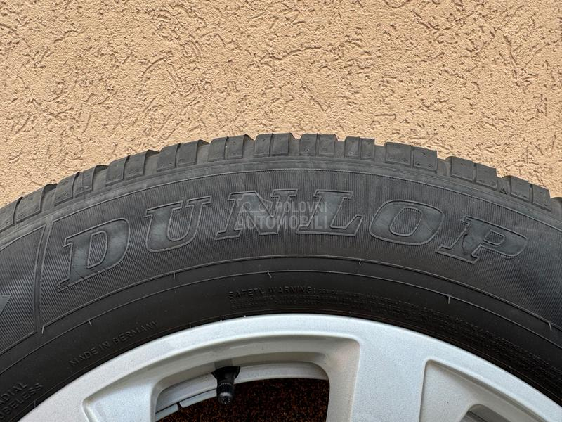 Dunlop 235/65 R17 Zimska