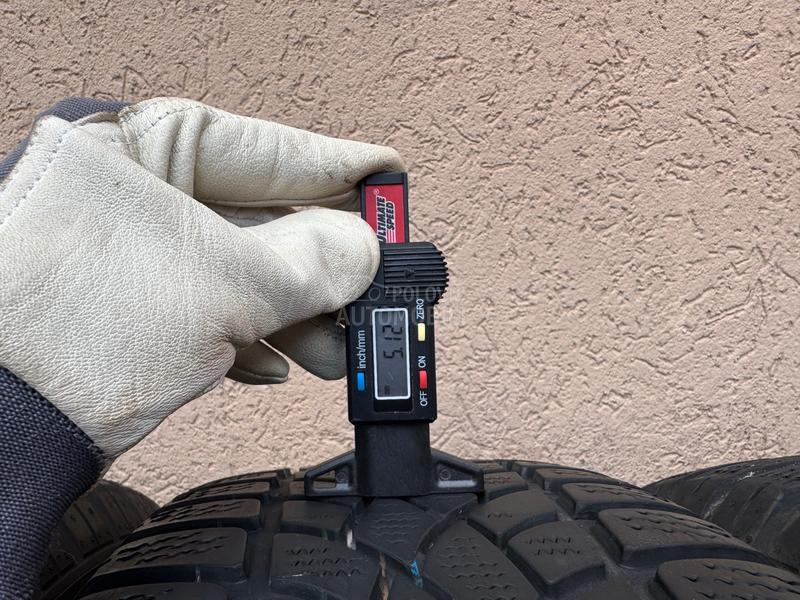 Dunlop 235/65 R17 Zimska