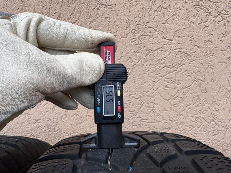 Dunlop 235/65 R17 Zimska