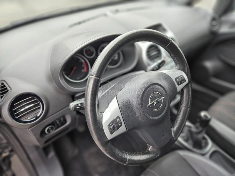 Opel Corsa D 1.4 nov nov