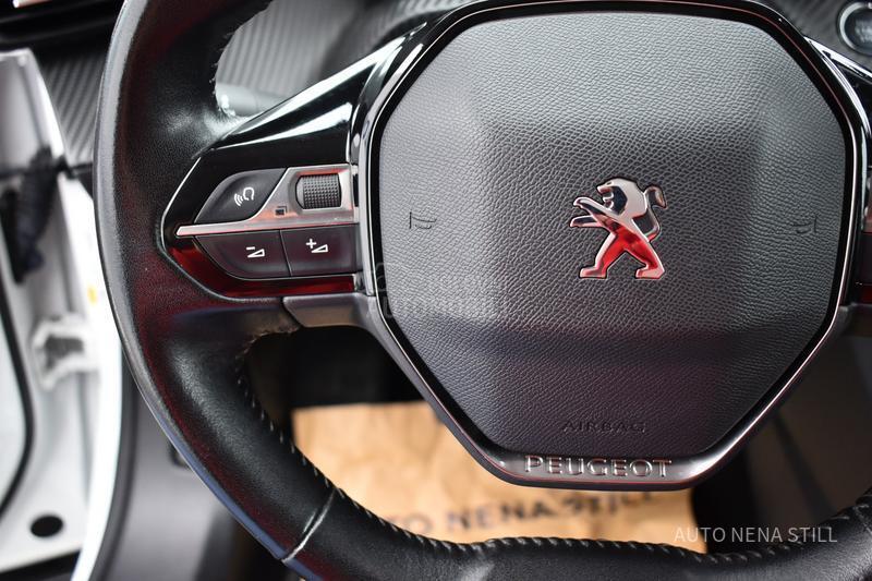 Peugeot 2008 1.5 HDI  MT