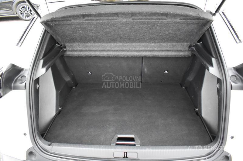 Peugeot 2008 1.5 HDI  MT