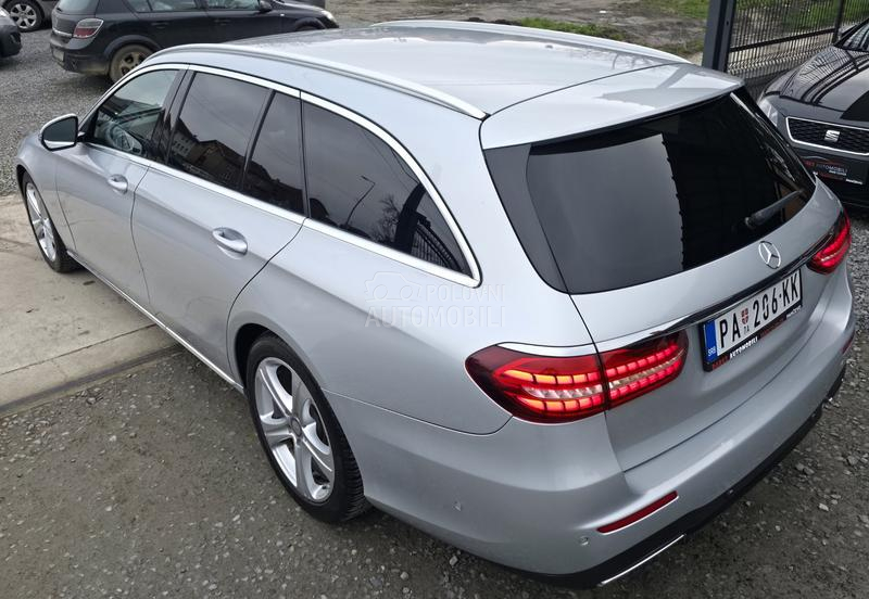 Mercedes Benz E 220 2.0 A.U.T.O.M.A.T.I