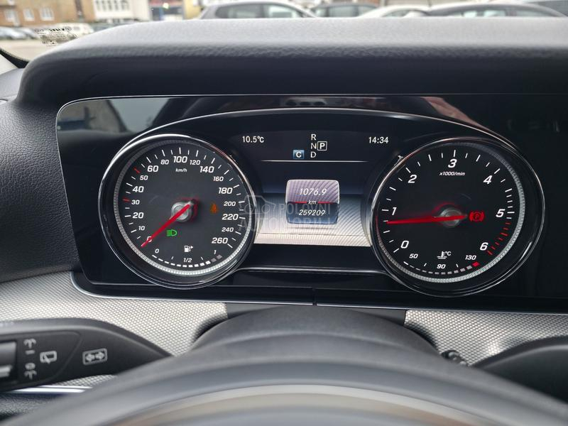 Mercedes Benz E 220 2.0 A.U.T.O.M.A.T.I