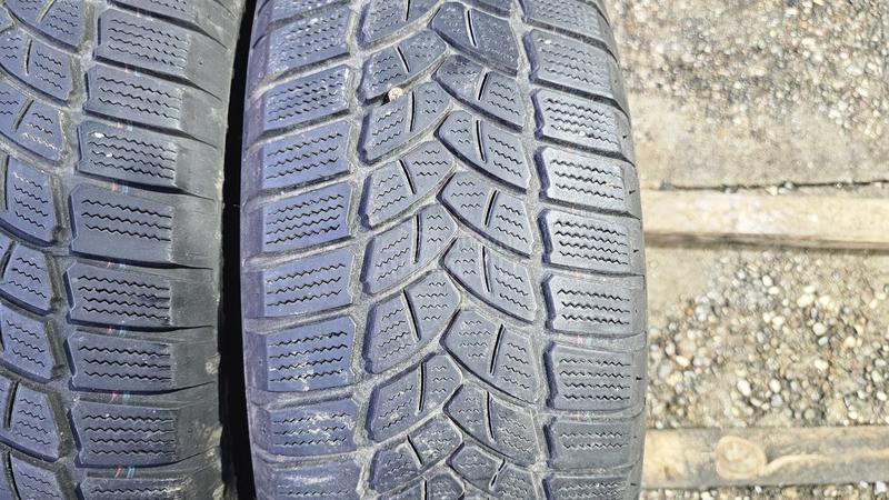 Firestone 215/60 R16 Zimska
