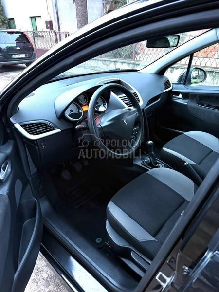 Peugeot 207 1.4b