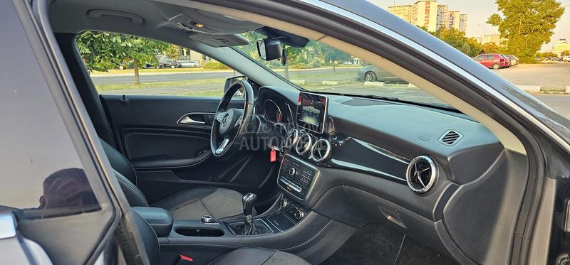 Mercedes Benz CLA 180 Shooting Brake 180d