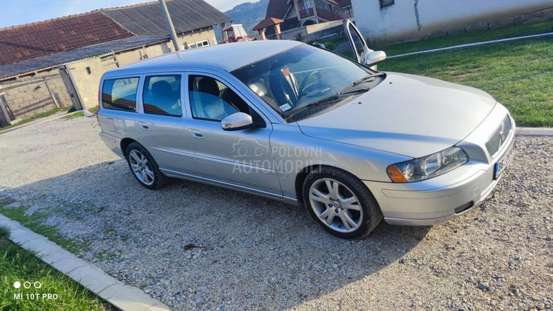 Volvo V70 D5