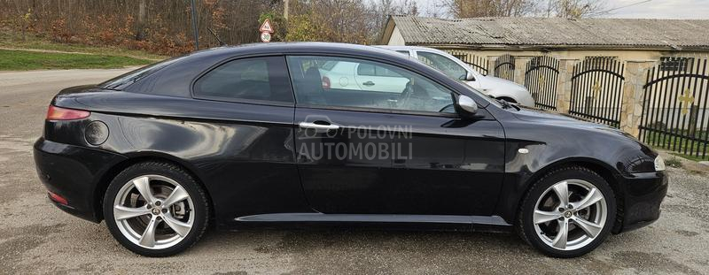 Alfa Romeo GT GT Q2