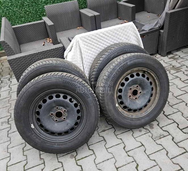 Bridgestone 215/65 R16 Zimska