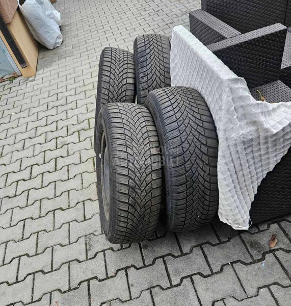 Bridgestone 215/65 R16 Zimska