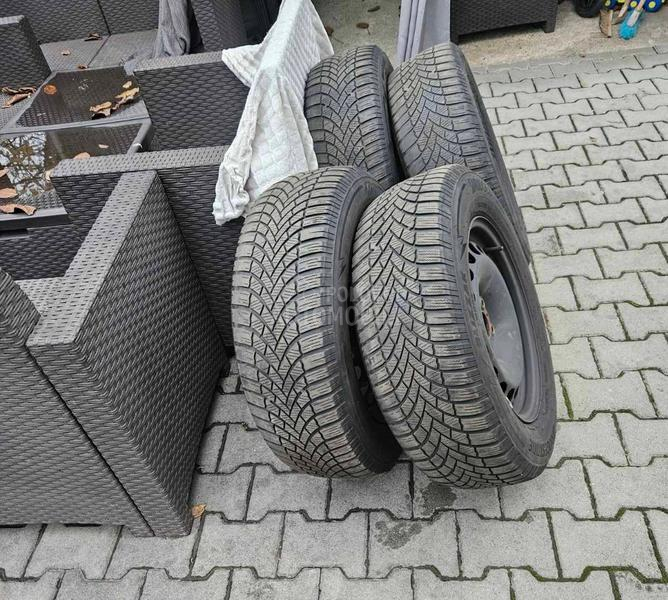 Bridgestone 215/65 R16 Zimska