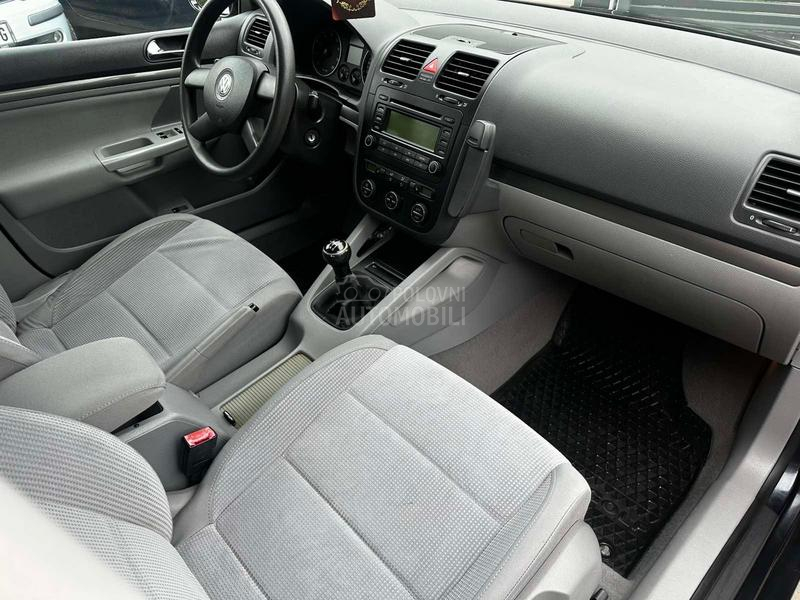 Volkswagen Golf 5 1.6 B