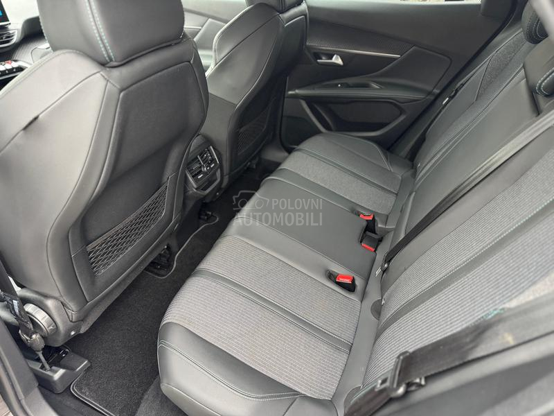 Peugeot 3008 PureTech ALLURE
