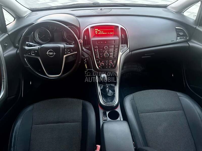 Opel Astra J 1.6//COSMO//