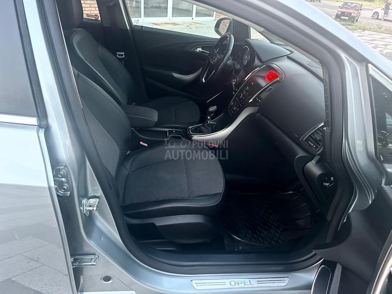 Opel Astra J 1.6//COSMO//