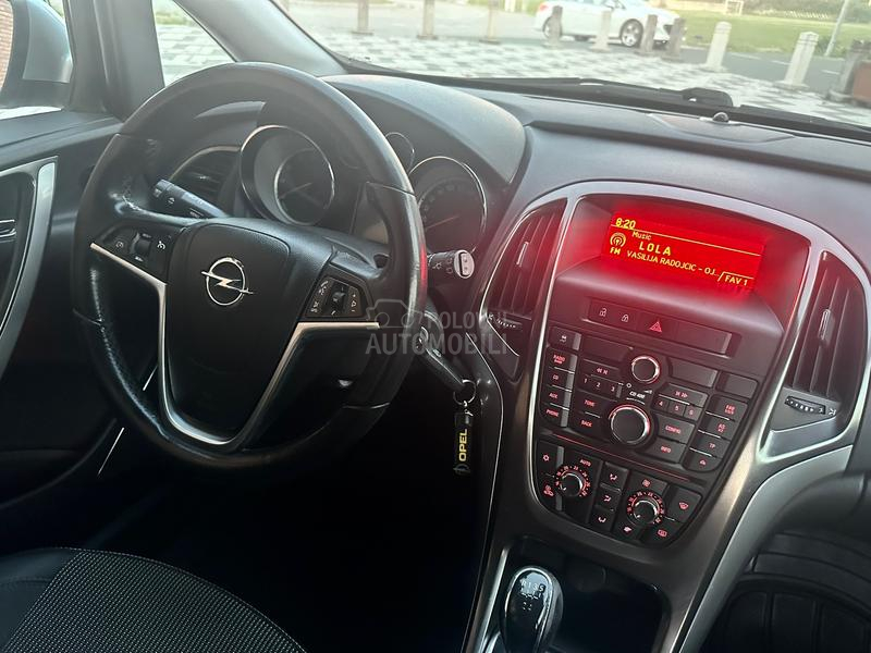 Opel Astra J 1.6//COSMO//