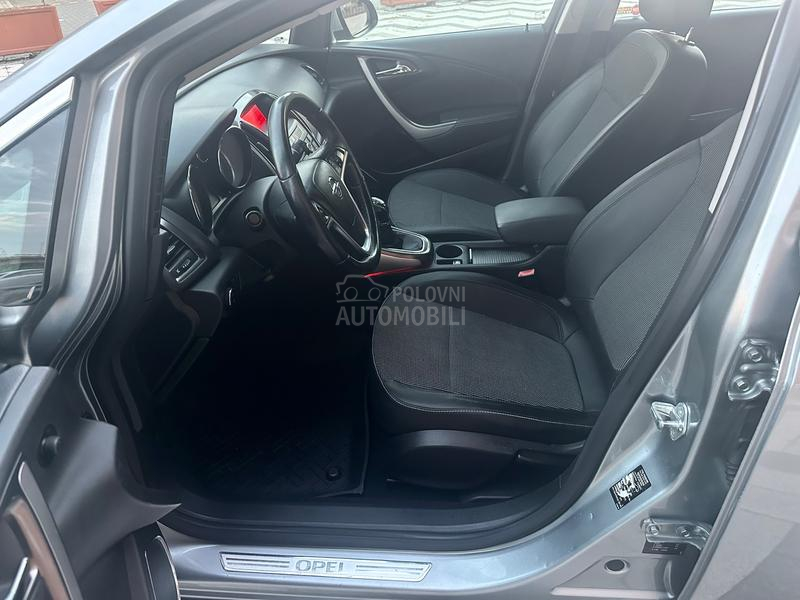 Opel Astra J 1.6//COSMO//