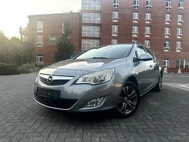 Opel Astra J 1.6//COSMO//