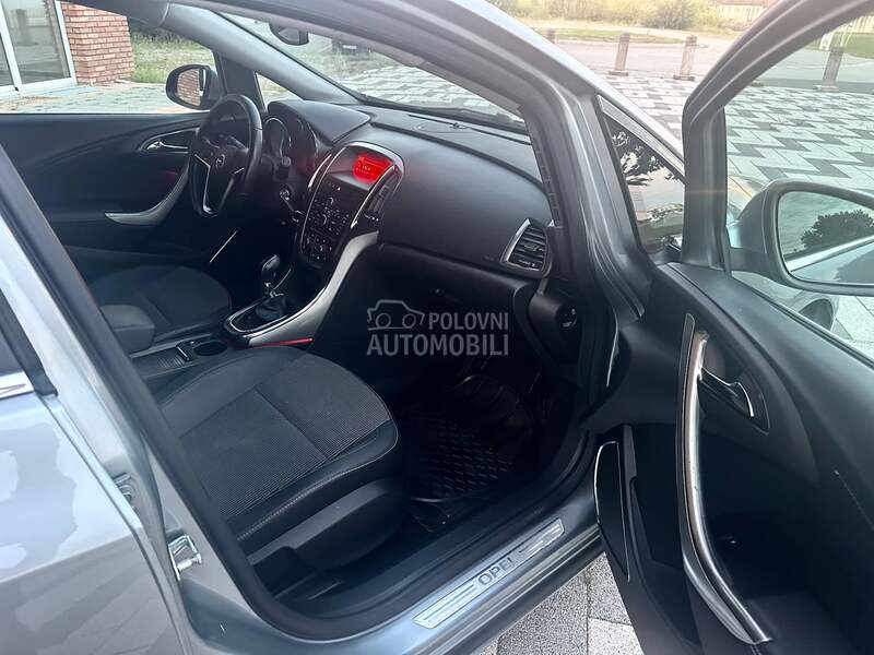 Opel Astra J 1.6//COSMO//