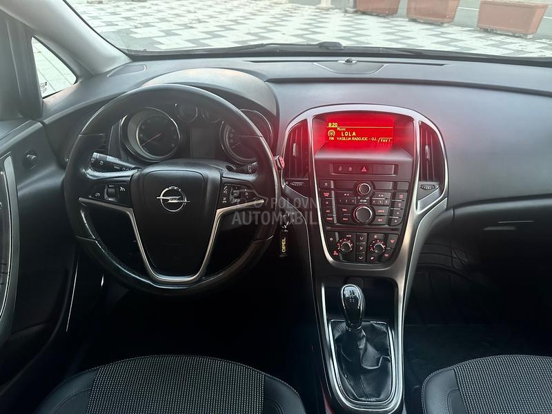 Opel Astra J 1.6//COSMO//