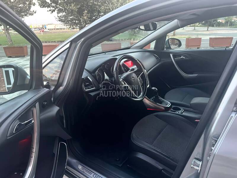 Opel Astra J 1.6//COSMO//