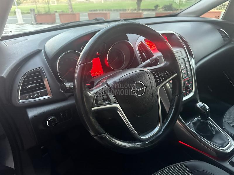Opel Astra J 1.6//COSMO//