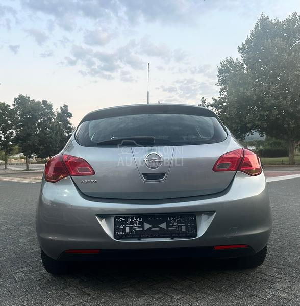 Opel Astra J 1.6//COSMO//