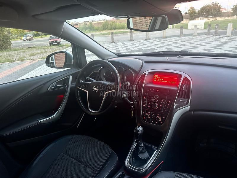 Opel Astra J 1.6//COSMO//