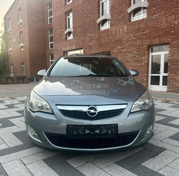 Opel Astra J 1.6//COSMO//