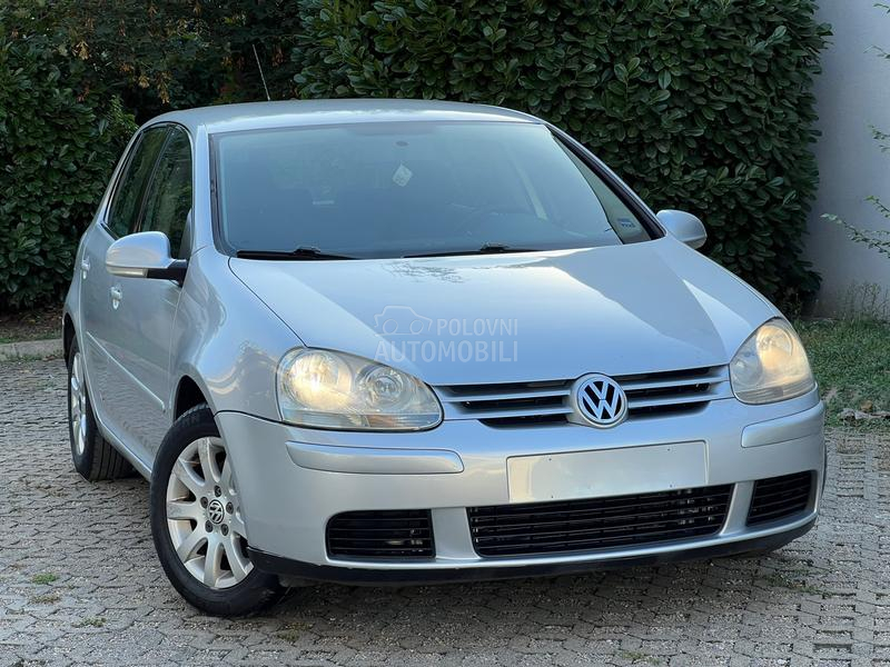 Volkswagen Golf 5 1.6B S A L O N
