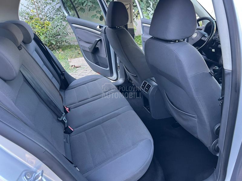 Volkswagen Golf 5 1.6B S A L O N
