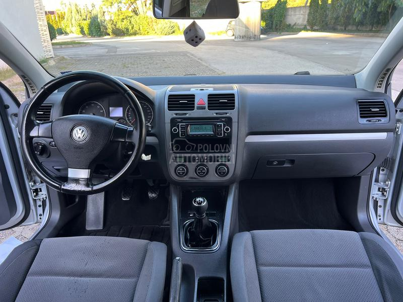 Volkswagen Golf 5 1.6B S A L O N