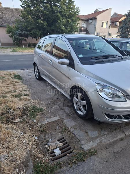 Mercedes Benz B 180 