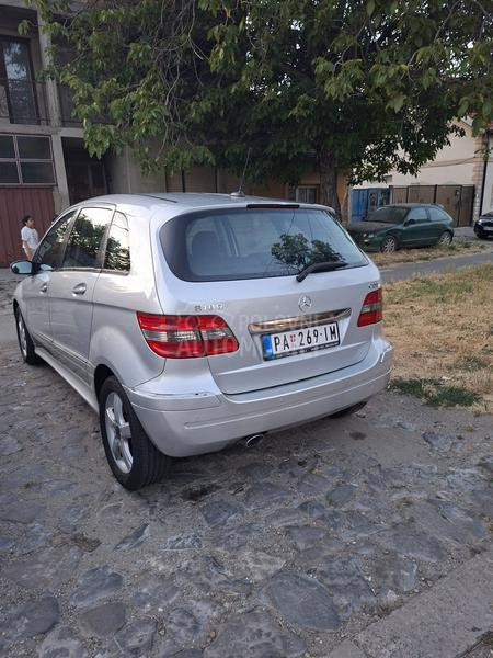 Mercedes Benz B 180 