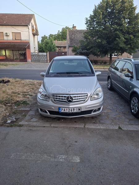 Mercedes Benz B 180 