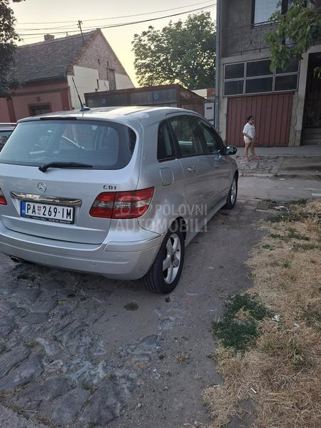 Mercedes Benz B 180 