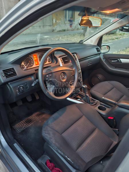 Mercedes Benz B 180 