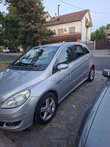 Mercedes Benz B 180 