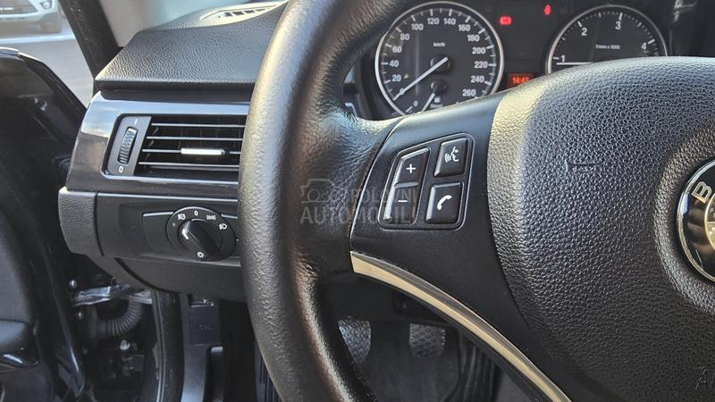 BMW 320 2.0 D  N A V I