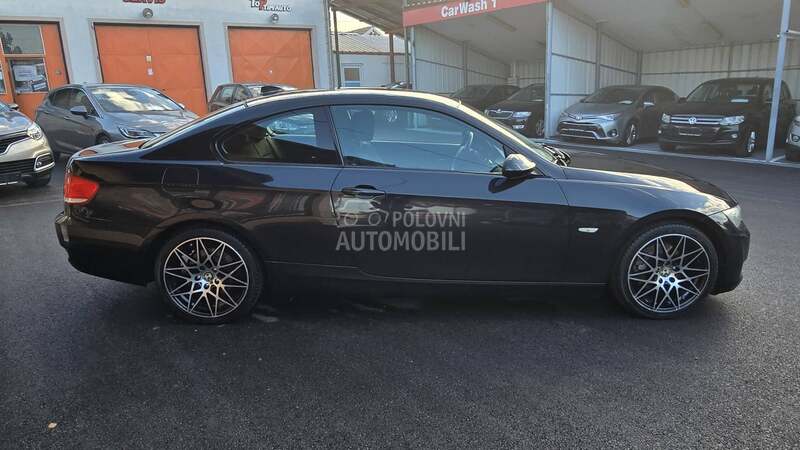 BMW 320 2.0 D  N A V I