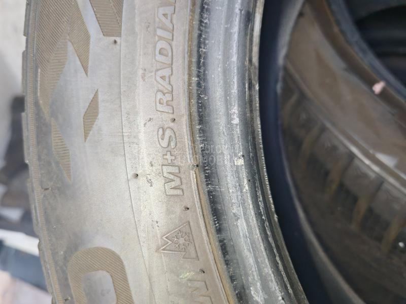 Kumho 215/55 R17 Zimska